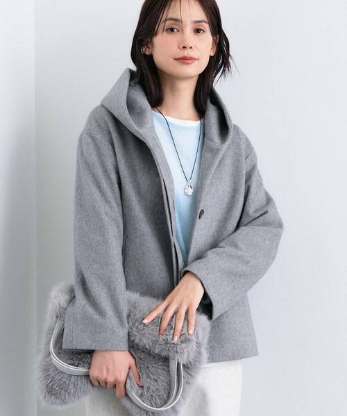 INDIVI（インディヴィ）の「◆【軽やか／ゆったり】ウール混ショートトレンチコート（トレンチコート・レディース・ベージュ/グレー系4・36/38/40）」の2枚目の写真