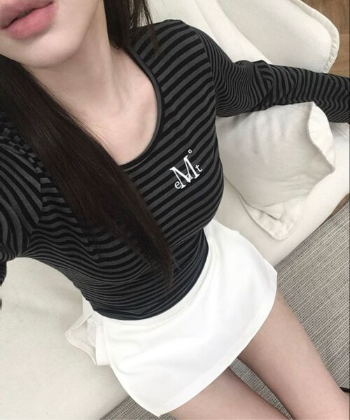MUCENT(ムセント)の「リネラ ユーネックストライプ長袖Tシャツ(3カラー)(Tシャツ/カットソー・レディース・ホワイト×ブラック/チャコールグレー×ブラック/ブラック×ベージュ・FREE)」の5枚目の写真