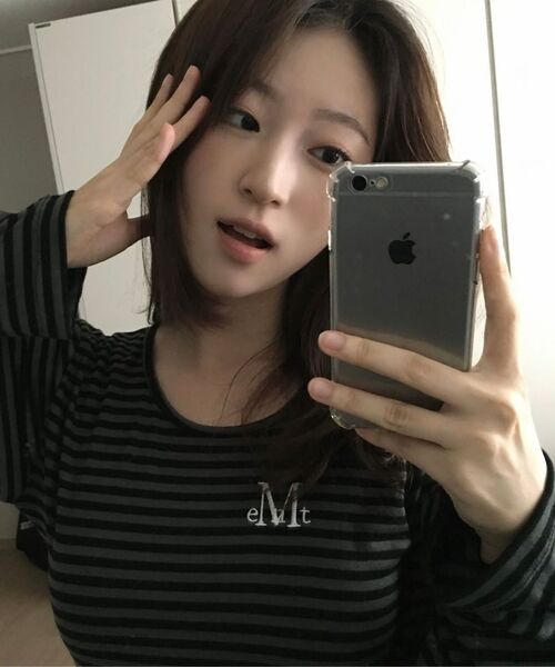 MUCENT(ムセント)の「リネラ ユーネックストライプ長袖Tシャツ(3カラー)(Tシャツ/カットソー・レディース・ホワイト×ブラック/チャコールグレー×ブラック/ブラック×ベージュ・FREE)」の4枚目の写真
