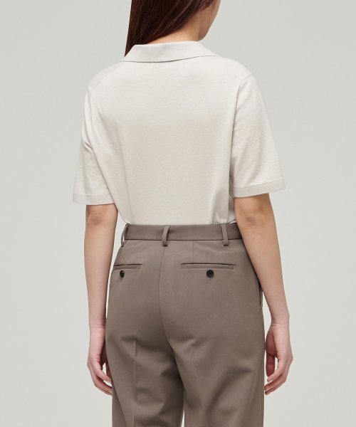 MUSINSA STANDARD WOMAN(ムシンサスタンダードウーマン)の「レディーススリットネックニットポロシャツ【ダスティクリーム】(ニット/セーター・レディース・その他・SMALL/MEDIUM/LARGE/X-SMALL)」の2枚目の写真