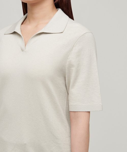 MUSINSA STANDARD WOMAN(ムシンサスタンダードウーマン)の「レディーススリットネックニットポロシャツ【ダスティクリーム】(ニット/セーター・レディース・その他・SMALL/MEDIUM/LARGE/X-SMALL)」の7枚目の写真