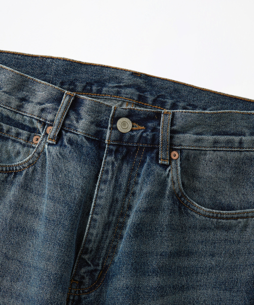 OUTSTANDING(アウトスタンディング)の「TAPERED LOOSE FIT DENIM PANTS_L.BLUE(デニムパンツ・メンズ・その他・SMALL/MEDIUM/LARGE)」の3枚目の写真