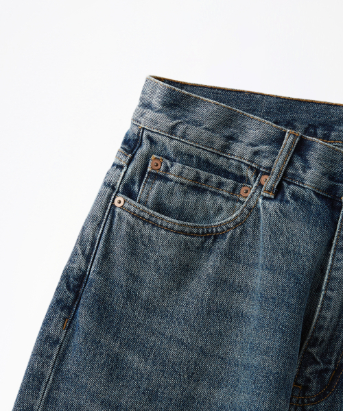 OUTSTANDING(アウトスタンディング)の「TAPERED LOOSE FIT DENIM PANTS_L.BLUE(デニムパンツ・メンズ・その他・SMALL/MEDIUM/LARGE)」の6枚目の写真