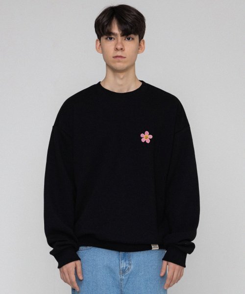 GRAVER（グレーバー）の「[ユニセックス]ピンクフラワードット刺繍スウェット_ブラック（スウェット・レディース・ブラック・SMALL/MEDIUM/LARGE）」の3枚目の写真