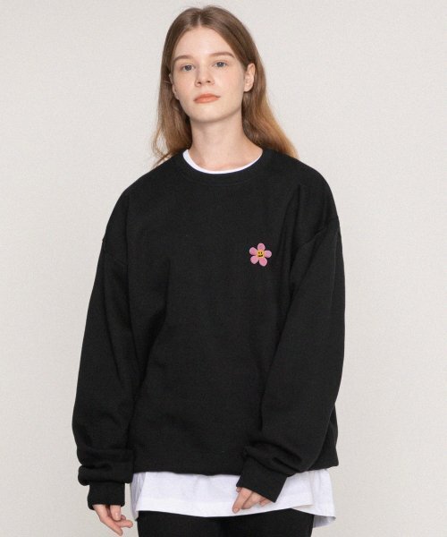 GRAVER（グレーバー）の「[ユニセックス]ピンクフラワードット刺繍スウェット_ブラック（スウェット・レディース・ブラック・SMALL/MEDIUM/LARGE）」の4枚目の写真