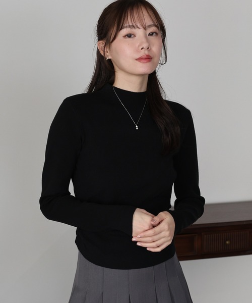 BLUEEAST(ブルーイースト)の「サイドタックハイネックニット(ニット/セーター・レディース・ベージュ/ブラック/グレー/ブラウン・MEDIUM)」の5枚目の写真