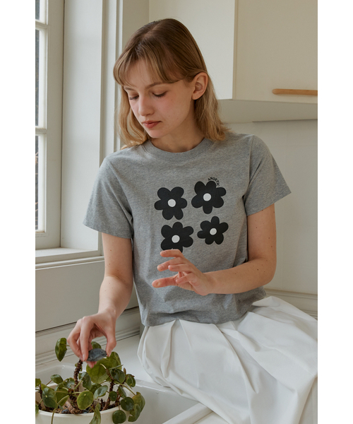 ANOETIC(アノエティック)の「ANC FLOWER COMBI T-SHIRT_GREY(Tシャツ/カットソー・レディース・グレー・FREE)」の2枚目の写真
