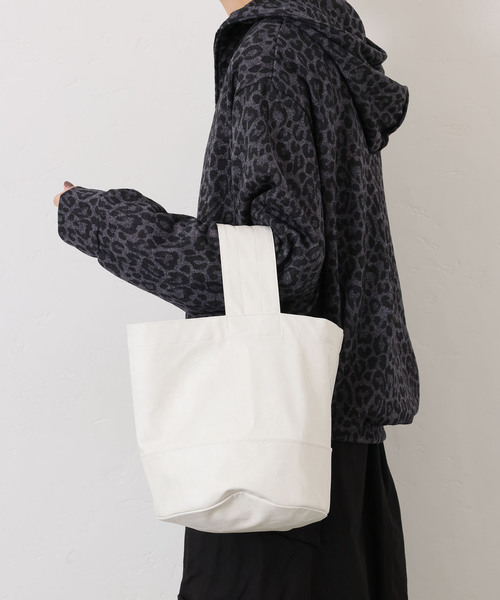 JOURNAL STANDARD LUXE（ジャーナルスタンダード　ラックス）の「フェイクレザー サークルBAG-M（エコバッグ/サブバッグ・レディース・ブラック/ブラウン/ホワイト・FREE）」の9枚目の写真