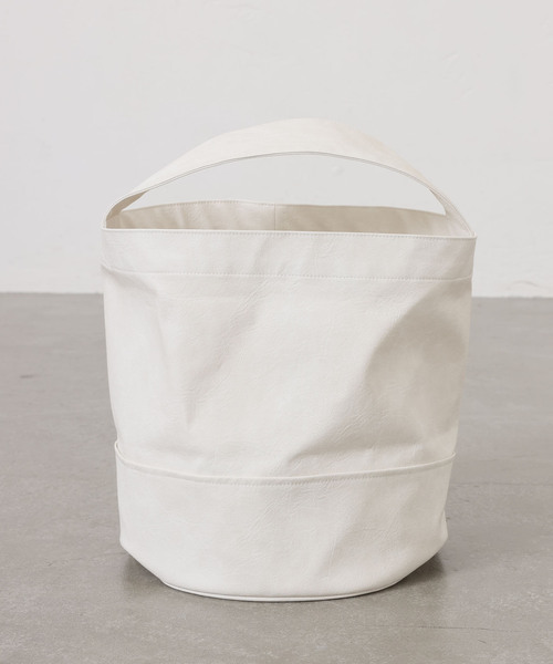 JOURNAL STANDARD LUXE（ジャーナルスタンダード　ラックス）の「フェイクレザー サークルBAG-M（エコバッグ/サブバッグ・レディース・ブラック/ブラウン/ホワイト・FREE）」の17枚目の写真