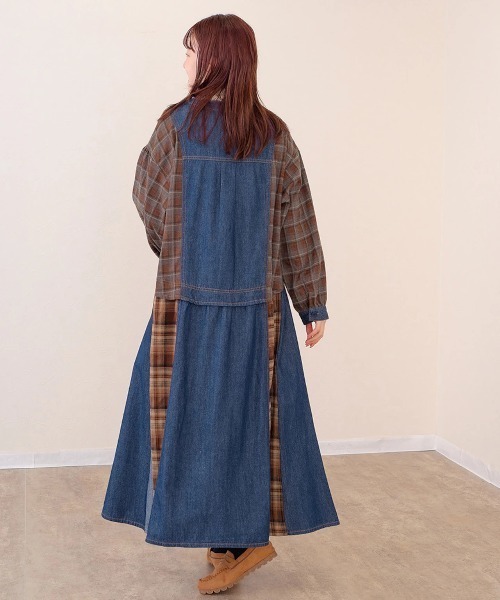 go slow caravan（ゴースローキャラバン）の「mililopiulu/ミリロピュール　チェックミックス リメイク ライクデニムワンピース（シャツワンピース・レディース・インディゴブルー/ブラック・FREE）」の13枚目の写真