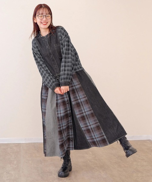 go slow caravan（ゴースローキャラバン）の「mililopiulu/ミリロピュール　チェックミックス リメイク ライクデニムワンピース（シャツワンピース・レディース・インディゴブルー/ブラック・FREE）」の18枚目の写真