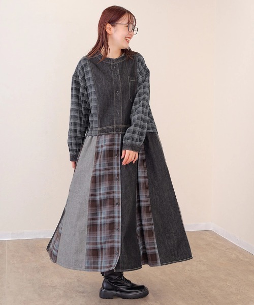 go slow caravan（ゴースローキャラバン）の「mililopiulu/ミリロピュール　チェックミックス リメイク ライクデニムワンピース（シャツワンピース・レディース・インディゴブルー/ブラック・FREE）」の19枚目の写真