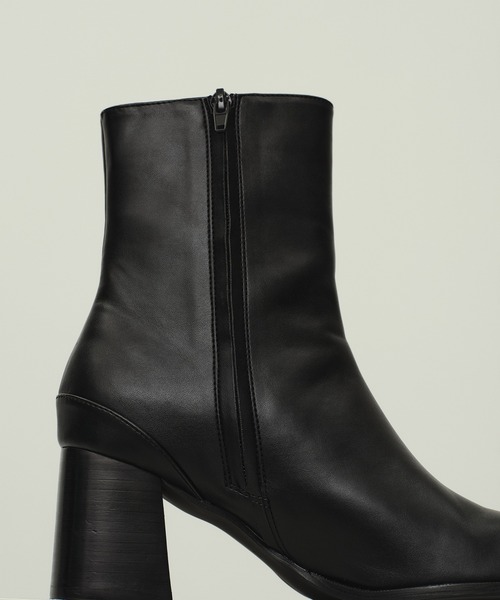 CITY TOKYO（シティトウキョウ）の「Round Toe Boots/フェイクレザーラウンドトゥブーツ（ブーツ・レディース・ブラック・1/2）」の3枚目の写真