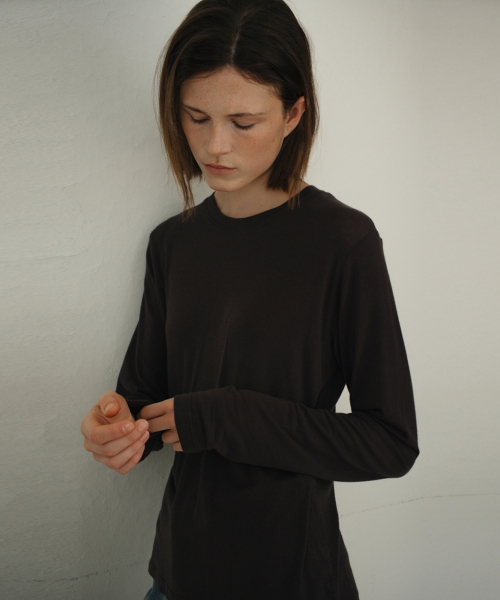 UNNOUT(アナウト)の「RELAXED WOOL T-SHIRT BROWN(Tシャツ/カットソー・レディース・その他・FREE)」の4枚目の写真
