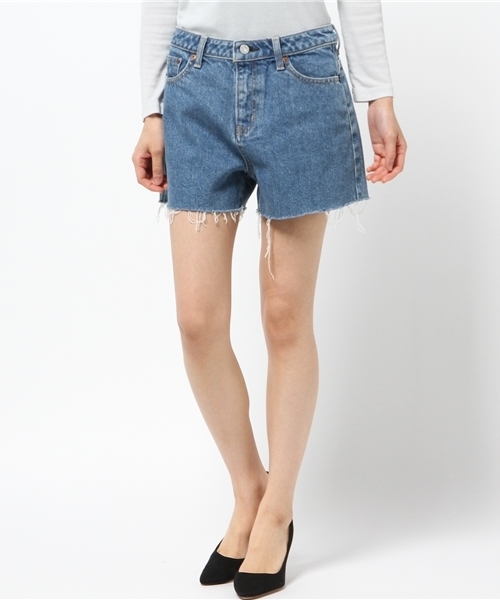MOUSSY（マウジー）の「CUT OFF DENIM S/PT（デニムパンツ・レディース・ワンウォッシュ/ライトブルー/ブルー・2/0/1）」の3枚目の写真