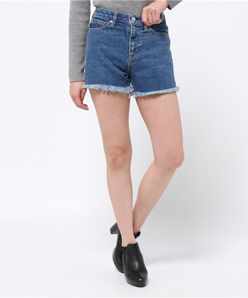 MOUSSY（マウジー）の「CUT OFF DENIM S/PT（デニムパンツ・レディース・ワンウォッシュ/ライトブルー/ブルー・2/0/1）」の2枚目の写真
