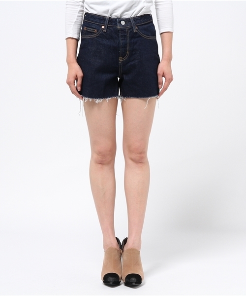 MOUSSY（マウジー）の「CUT OFF DENIM S/PT（デニムパンツ・レディース・ワンウォッシュ/ライトブルー/ブルー・2/0/1）」の4枚目の写真