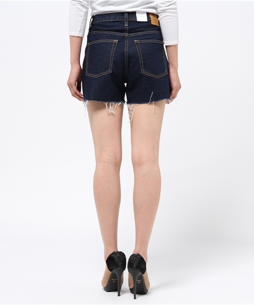 MOUSSY（マウジー）の「CUT OFF DENIM S/PT（デニムパンツ・レディース・ワンウォッシュ/ライトブルー/ブルー・2/0/1）」の8枚目の写真