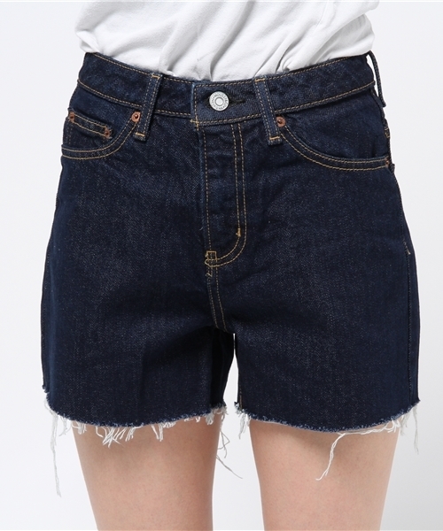 MOUSSY（マウジー）の「CUT OFF DENIM S/PT（デニムパンツ・レディース・ワンウォッシュ/ライトブルー/ブルー・2/0/1）」の9枚目の写真