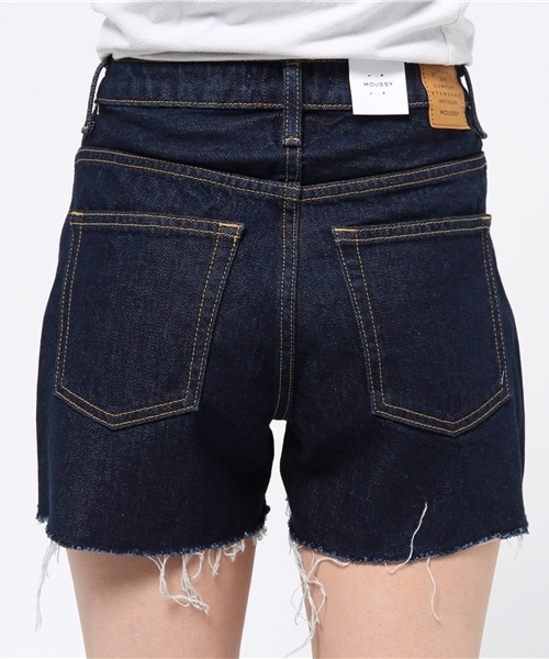 MOUSSY（マウジー）の「CUT OFF DENIM S/PT（デニムパンツ・レディース・ワンウォッシュ/ライトブルー/ブルー・2/0/1）」の10枚目の写真