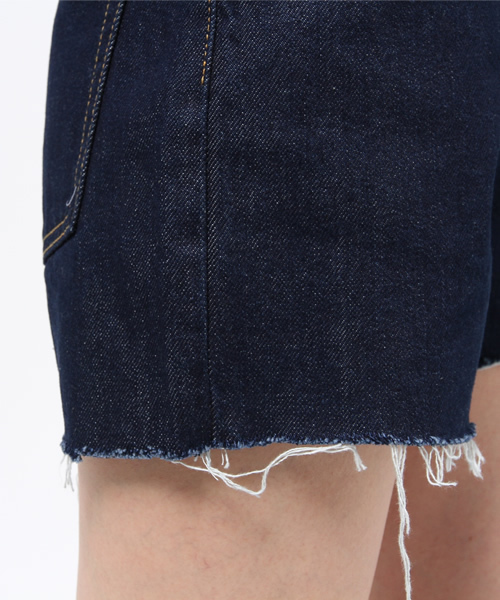 MOUSSY（マウジー）の「CUT OFF DENIM S/PT（デニムパンツ・レディース・ワンウォッシュ/ライトブルー/ブルー・2/0/1）」の12枚目の写真