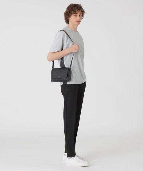 BLACK LABEL CRESTBRIDGE（ブラックレーベル・クレストブリッジ）の「エンボスチェックメッセンジャーバッグ（ショルダーバッグ・メンズ・ブラック/ベージュ系その他5・FREE）」の4枚目の写真