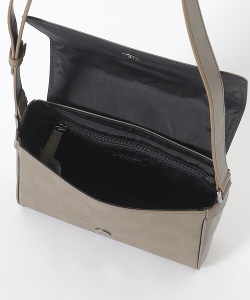 BLACK LABEL CRESTBRIDGE（ブラックレーベル・クレストブリッジ）の「エンボスチェックメッセンジャーバッグ（ショルダーバッグ・メンズ・ブラック/ベージュ系その他5・FREE）」の14枚目の写真