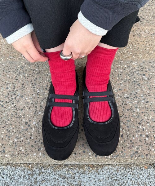 DISCOAT(ディスコート)の「2ストラップバレエスニーカー(スニーカー・レディース・アイボリー/ブラック・MEDIUM/LARGE)」の2枚目の写真