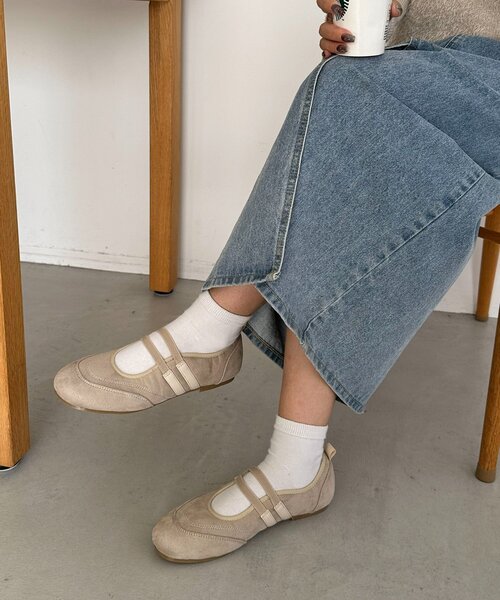 DISCOAT(ディスコート)の「2ストラップバレエスニーカー(スニーカー・レディース・アイボリー/ブラック・MEDIUM/LARGE)」の4枚目の写真