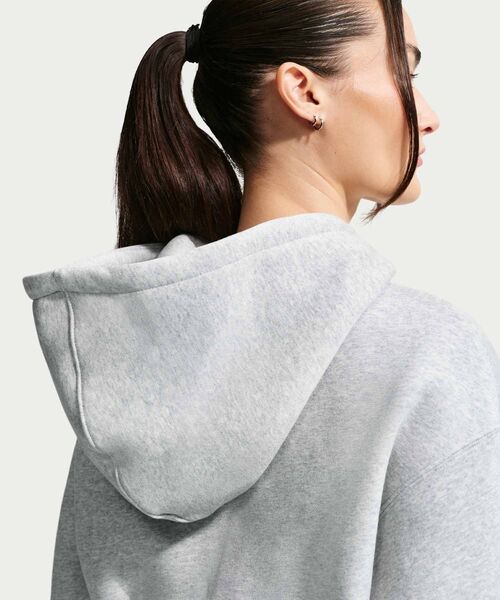 NIKE(ナイキ)の「ナイキ スポーツウェア フェニックス フリース ウィメンズ ルーズ フルジップ クロップド パーカー / Nike Sportswear Phoenix Fleece Women's Loose Full-Zip Cropped Hoodie HV2427-043 Pure Platinum(パーカー・レディース・プラチナム・S/L/M/XL/XS)」の13枚目の写真