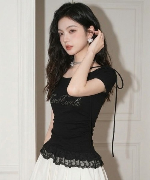 SHEPP(シープ)の「【26年春夏新作】裾レースティアードフリルペプラムビジューロゴ半袖Tシャツ(Tシャツ/カットソー・レディース・ホワイト/ブラック/グレー・M/L)」の17枚目の写真