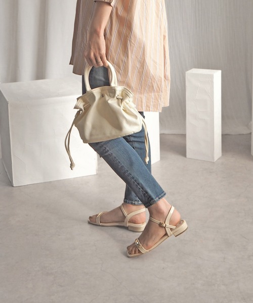 minia(ミニア)の「【上品華奢見え】ゴールドプレートのアンクルストラップサンダル < 2cmローヒール >(サンダル・レディース・ブラック/アイボリー・L/M/S)」の3枚目の写真