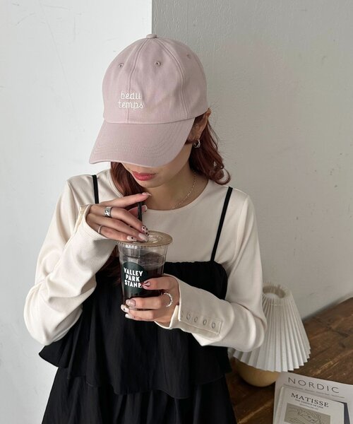 DISCOAT（ディスコート）の「beautemps刺繍キャップ（キャップ・レディース・アイボリー/チャコールグレー/ベージュ/ピンク・FREE）」の4枚目の写真