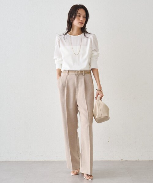 LOUNGEDRESS（ラウンジドレス）の「【Atelier N5/アトリエヌメロサンク】パフスリーブクルーブラウス（シャツ/ブラウス・レディース・オフホワイト/ネイビー・FREE）」の3枚目の写真