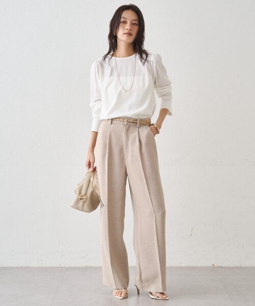 LOUNGEDRESS（ラウンジドレス）の「【Atelier N5/アトリエヌメロサンク】パフスリーブクルーブラウス（シャツ/ブラウス・レディース・オフホワイト/ネイビー・FREE）」の4枚目の写真