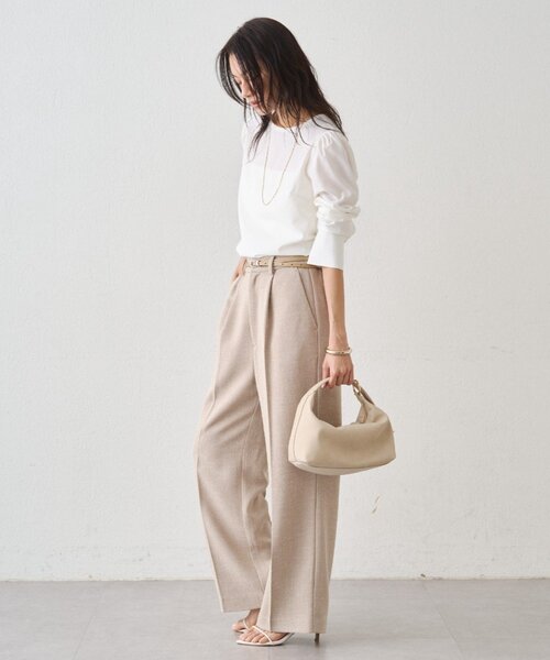 LOUNGEDRESS（ラウンジドレス）の「【Atelier N5/アトリエヌメロサンク】パフスリーブクルーブラウス（シャツ/ブラウス・レディース・オフホワイト/ネイビー・FREE）」の6枚目の写真