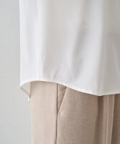 LOUNGEDRESS（ラウンジドレス）の「【Atelier N5/アトリエヌメロサンク】パフスリーブクルーブラウス（シャツ/ブラウス・レディース・オフホワイト/ネイビー・FREE）」の16枚目の写真