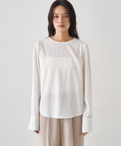 LOUNGEDRESS（ラウンジドレス）の「【Atelier N5/アトリエヌメロサンク】パフスリーブクルーブラウス（シャツ/ブラウス・レディース・オフホワイト/ネイビー・FREE）」の17枚目の写真