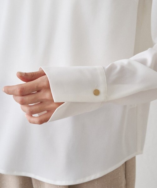 LOUNGEDRESS（ラウンジドレス）の「【Atelier N5/アトリエヌメロサンク】パフスリーブクルーブラウス（シャツ/ブラウス・レディース・オフホワイト/ネイビー・FREE）」の21枚目の写真