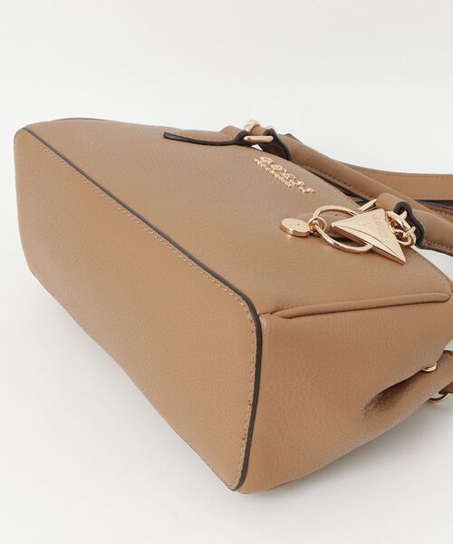 Guess（ゲス）の「CLAUDIA Satchel ハンドバッグ  （ショルダーバッグ・レディース・キャメル/ブラック/ストーン・ONE SIZE）」の19枚目の写真