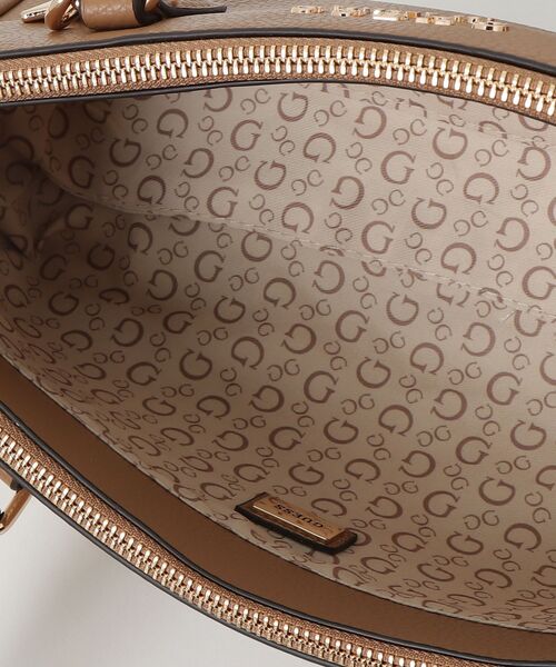 Guess（ゲス）の「CLAUDIA Satchel ハンドバッグ  （ショルダーバッグ・レディース・キャメル/ブラック/ストーン・ONE SIZE）」の20枚目の写真