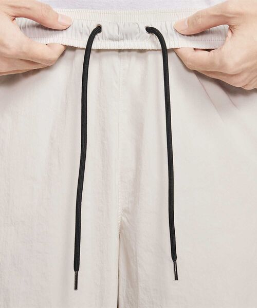 NIKE（ナイキ）の「《セットアップ対応商品》ナイキ エア メンズ トラックパンツ / Nike Air Men's Track Pants IF1307-072 Light Bone（その他パンツ・メンズ・オフホワイト・2XL/XL/S/M/L）」の3枚目の写真