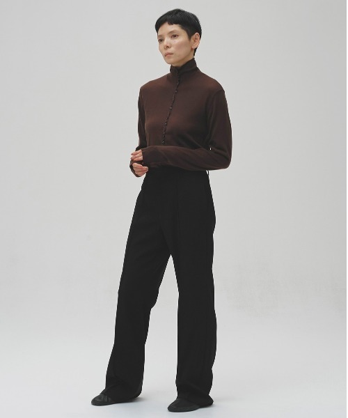 TODAYFUL(トゥデイフル)の「Pintuck Straight Trousers(その他パンツ・レディース・チョコ/ブラック・38inch/36inch)」の3枚目の写真