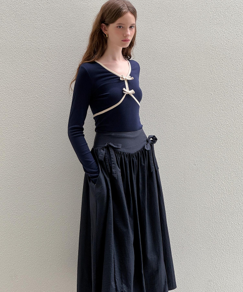 LAUTREDE MIN(ロートルドミン)の「Shirring Ribbon Navy skirt(スカート・レディース・ネイビー・SMALL/MEDIUM)」の1枚目の写真
