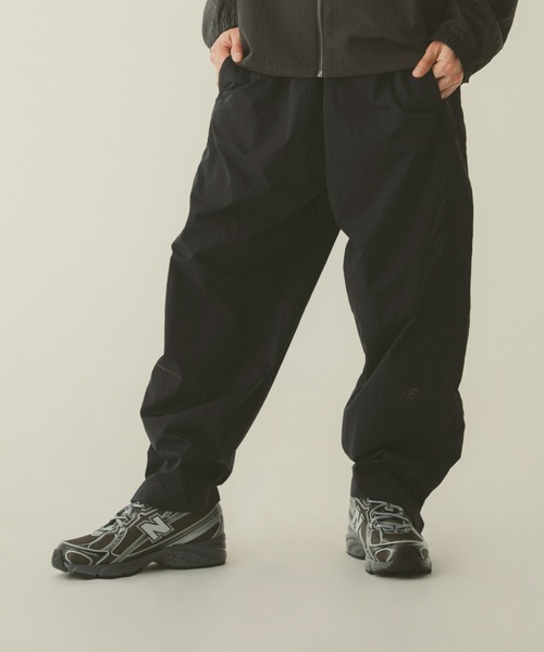 NB GREY ナイロンワイドテーパードパンツ