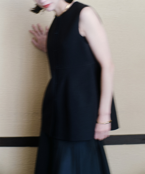 Noble（ノーブル）の「ELENI/エルニ スプリングリバージレブラウス（ベスト・レディース・ブラック・FREE）」の17枚目の写真