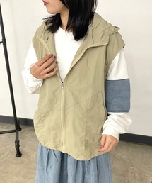 CRB（シーアールビー）の「ナイロンフードベスト（ベスト）」