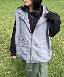 CRB（シーアールビー）の「ナイロンフードベスト（ベスト）」