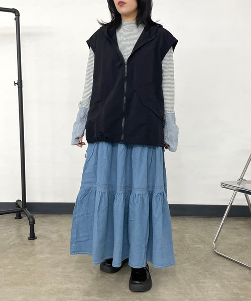 CRB(シーアールビー)の「ナイロンフードベスト(ベスト・レディース・ベージュ/ブラック/チャコール/オフホワイト・F)」の22枚目の写真