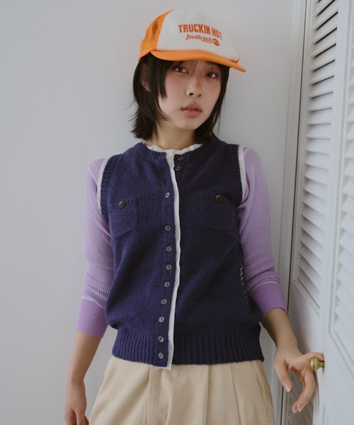 common gull products.（コモンガルプロダクツ）の「ひそやかなニットベスト（ベスト・レディース・ネイビー/レッド/ピンク系・SMALL/LARGE/MEDIUM）」の2枚目の写真